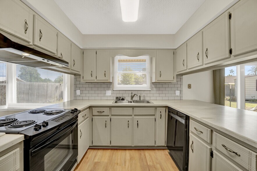 Building Photo - 7525 Melody Ln