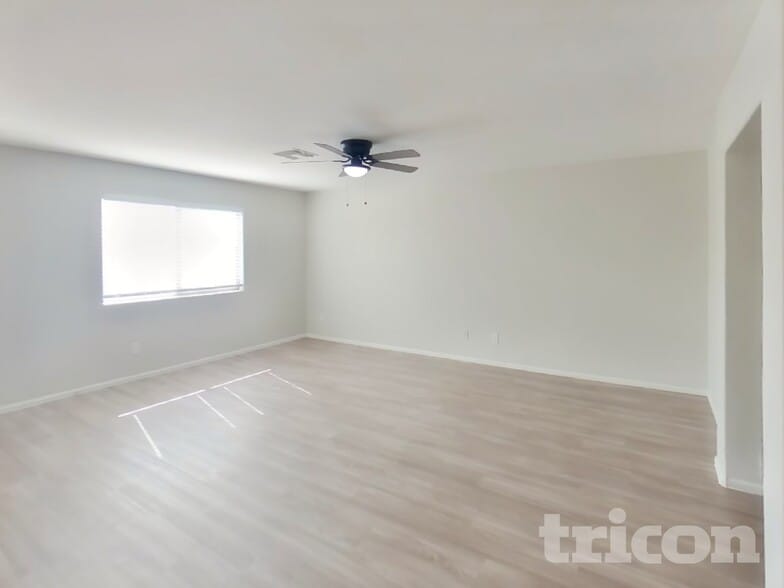 Building Photo - 40081 W Hayden Dr