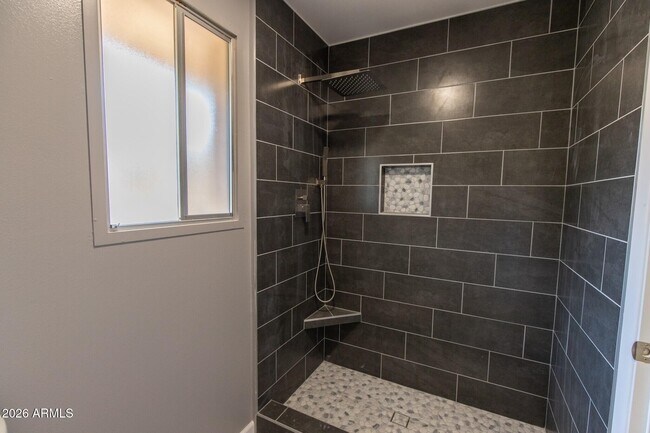 Building Photo - 1224 E Campus Dr