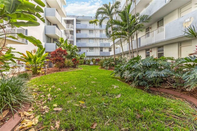 Building Photo - 1801 S Treasure Dr