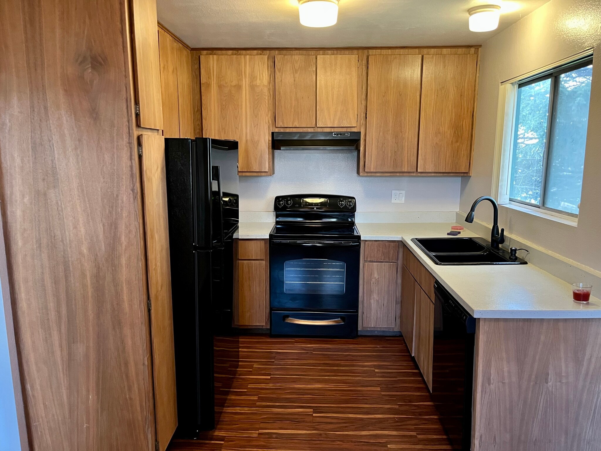 Building Photo - 1811 E Grand Ave