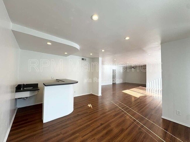 Building Photo - 11939 Albers St