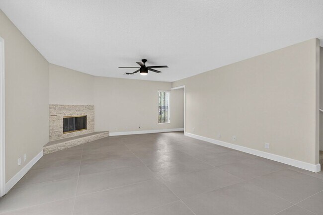 Building Photo - 1135 Staghorn St