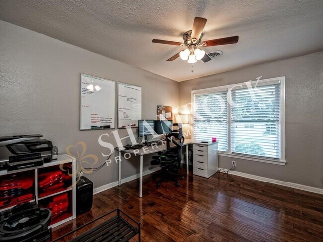 Building Photo - Beautifully Updated 3/2 Home in Prime Location