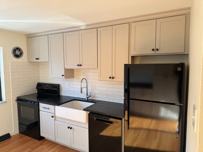 Building Photo - 3948 Brittany Cir