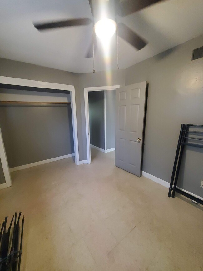 Building Photo - 2828 N 5th Ave