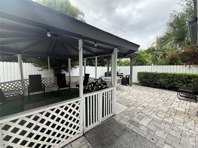 Building Photo - 402 Doolittle St