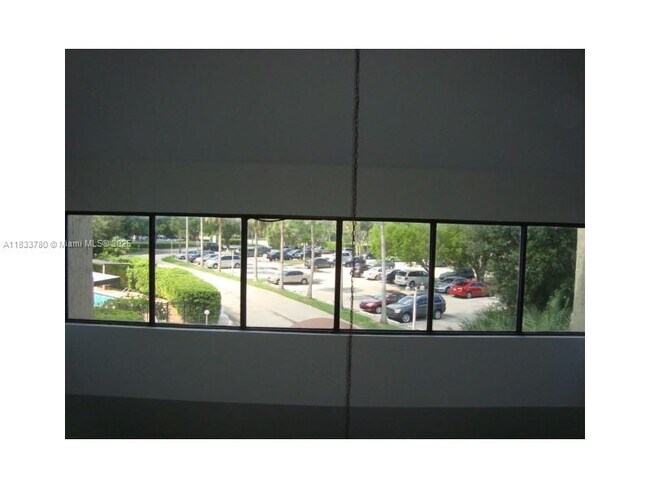 Building Photo - 200 Lakeview Dr