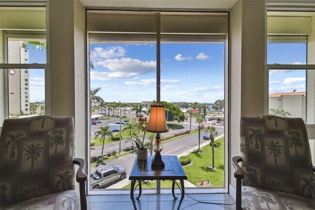 Building Photo - 7400 Sun Island Dr S