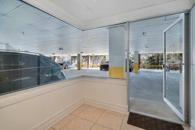 Building Photo - 70 Garth Rd