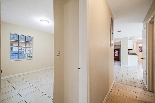 Building Photo - 908 Van Lieu St