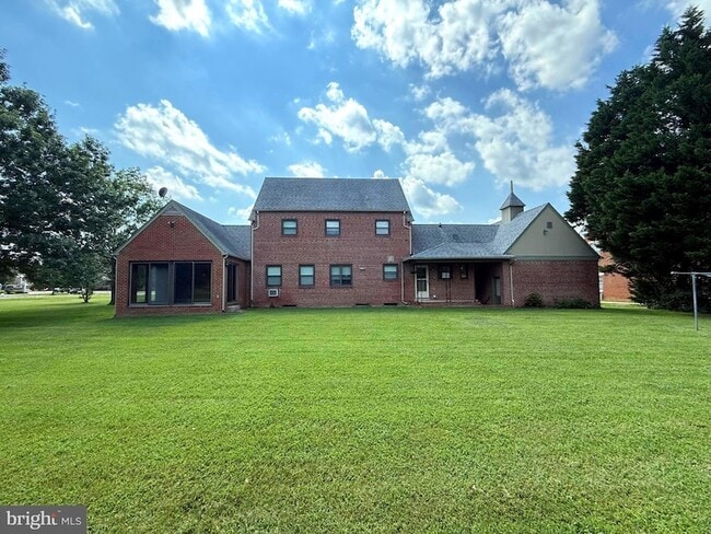Building Photo - 112 St Marys Ave