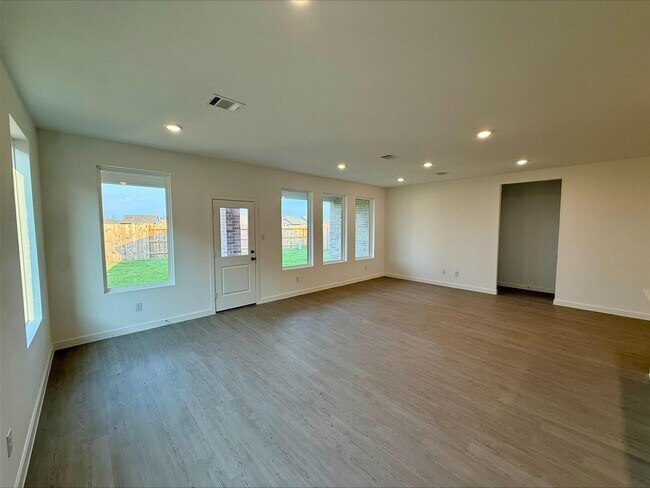 Building Photo - 6427 Seafoam Lake Dr