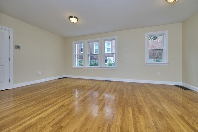 Building Photo - 17 Charlemont St
