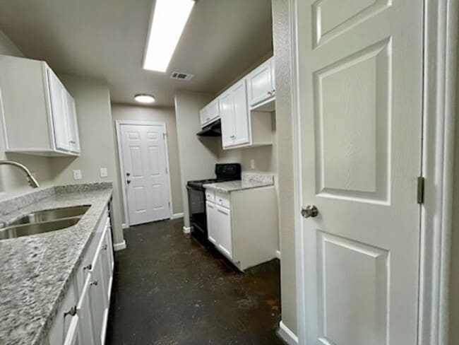 Building Photo - 3001 9th St