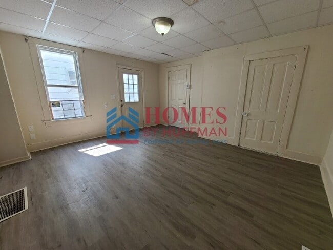 Building Photo - Three Bedroom | Two Bath House