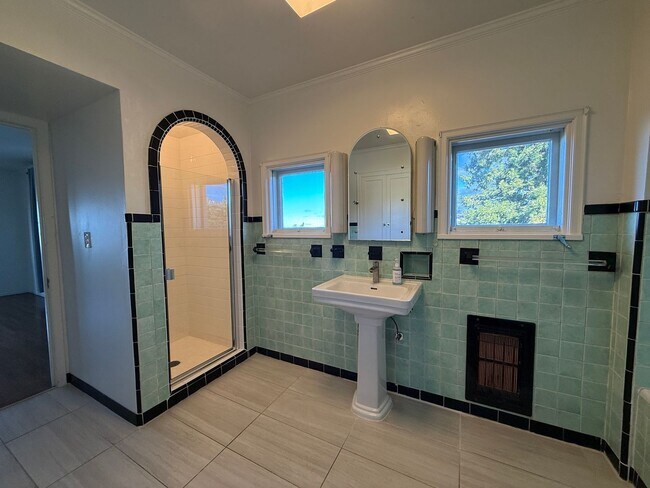 Building Photo - Luxury Upper Piedmont Estate