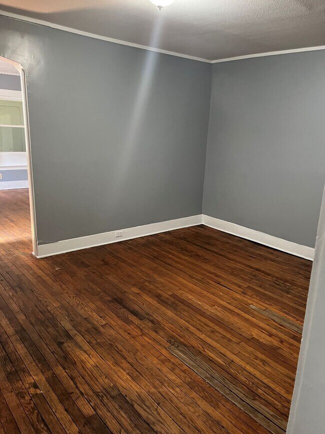 Building Photo - 610 Turtle St