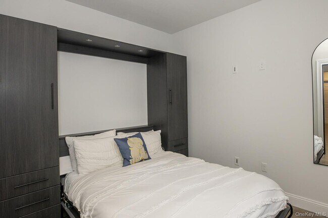 Building Photo - 46 Will Tremper Dr