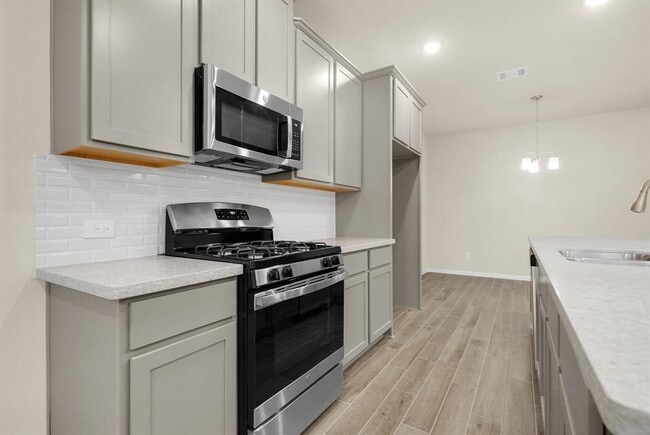 Building Photo - 5606 Hyde Park Dr
