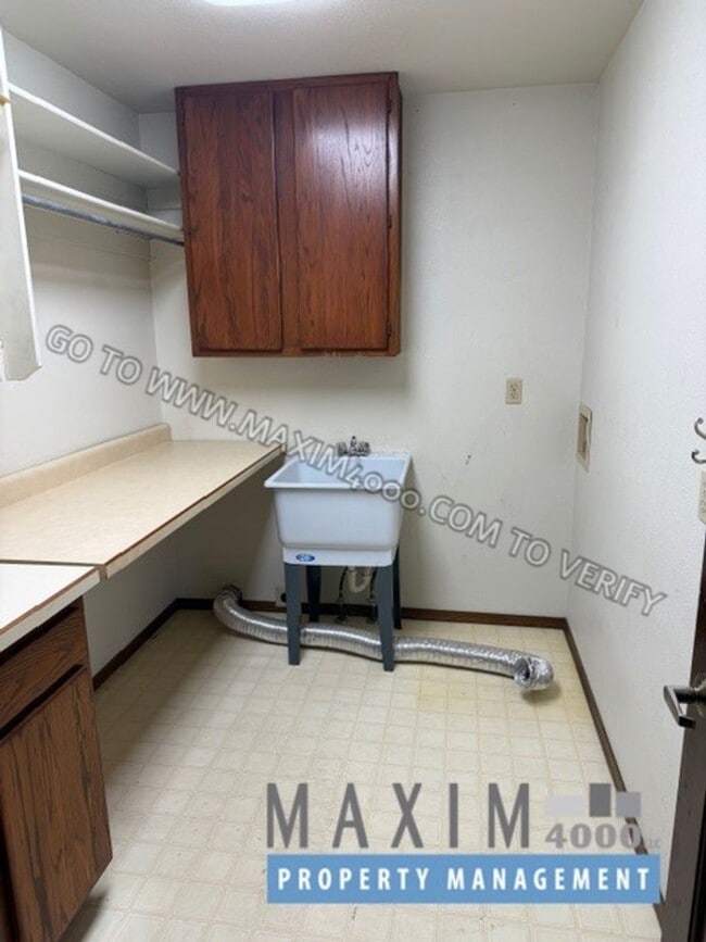 Building Photo - 3530 Ponderosa Way