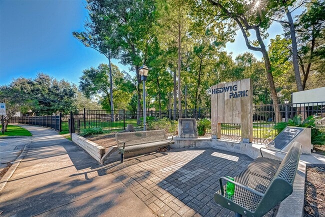 Building Photo - 9023 Gaylord Dr
