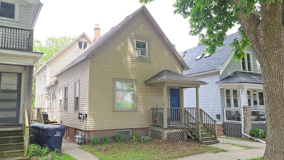 Building Photo - 2443 N Bartlett Ave