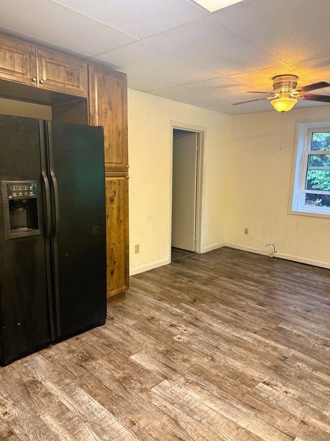 Building Photo - Two-Bedroom Lower Duplex Near Downtown Ban...