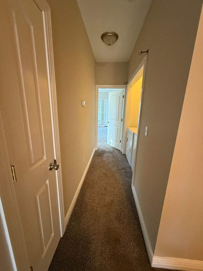 Building Photo - 3 Bedroom Townhome in All Saints District!...