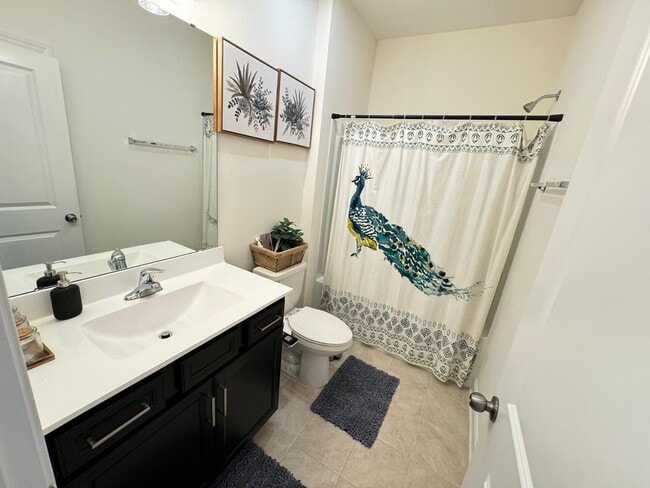 Building Photo - Spacious Luxury 3 Bedroom Townhome for Rent - Great Amenities