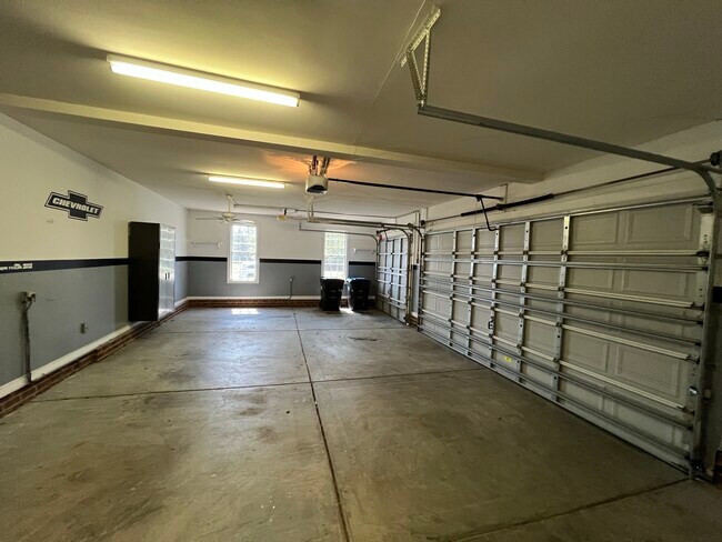 Building Photo - 9720 Royal Colony Dr