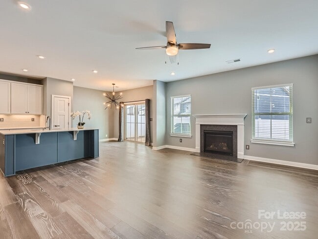 Building Photo - 145 Beacon Dr
