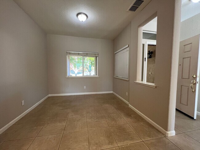 Building Photo - Gorgeous Stonecreek Home!