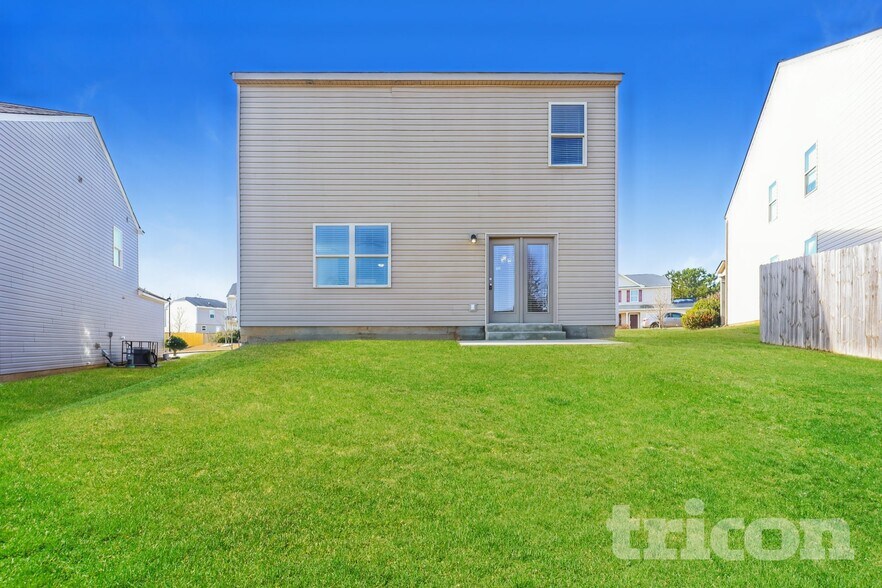 Building Photo - 7156 Tanger Blvd