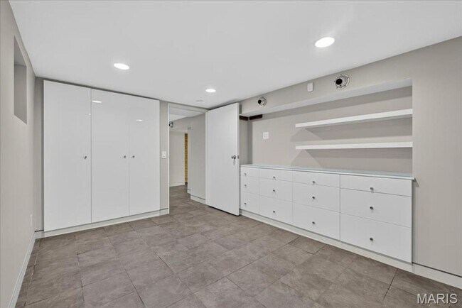 Building Photo - Richmond Heights Home!