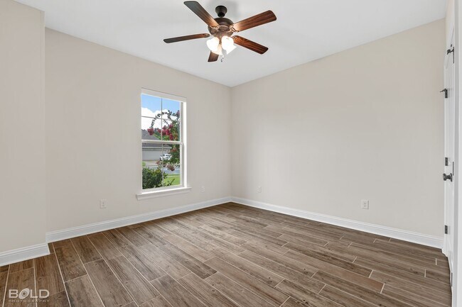 Building Photo - Check Out this 3 bed 2 bath in Shreveport