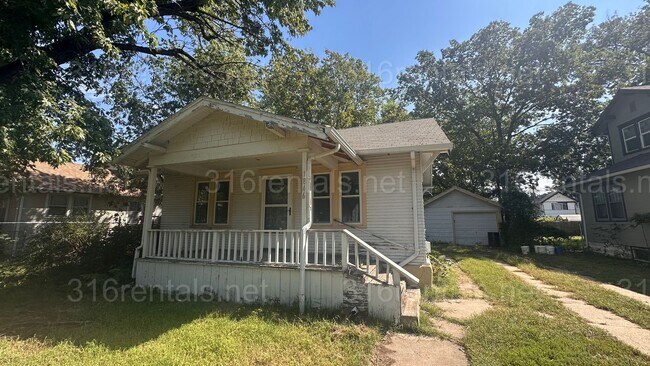 Primary Photo - $799- 2 bed 1 bath - Single Family Home