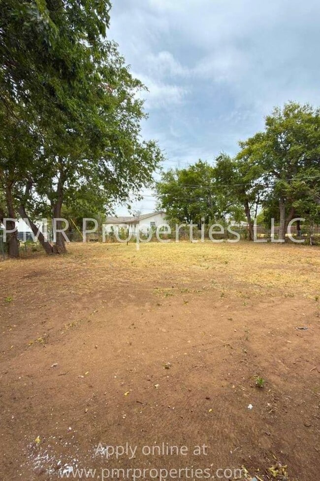 Building Photo - 409 NW Glendale Dr