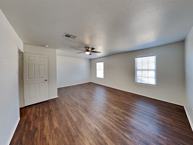 Building Photo - 1115 Desert Oasis Ln