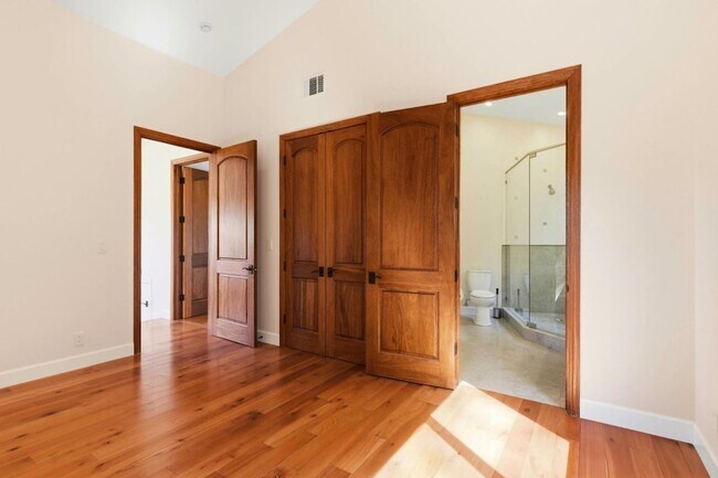 Building Photo - 3911 Pepper Tree Ct