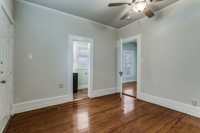 Building Photo - CHARMING VICTORIAN APARTMENT