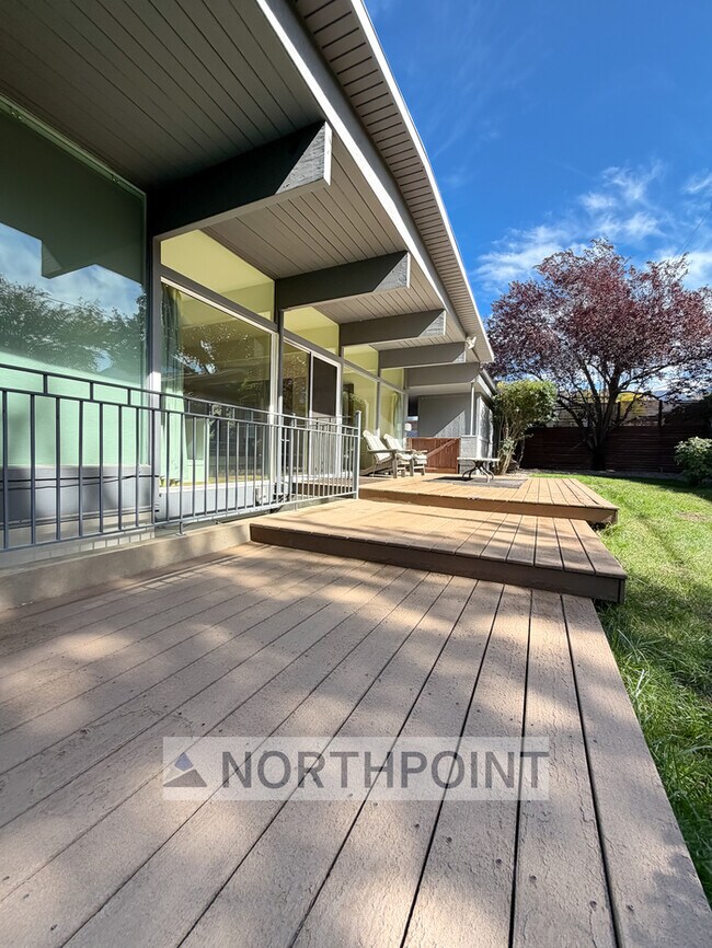 Building Photo - Midcentury Modern Masterpiece