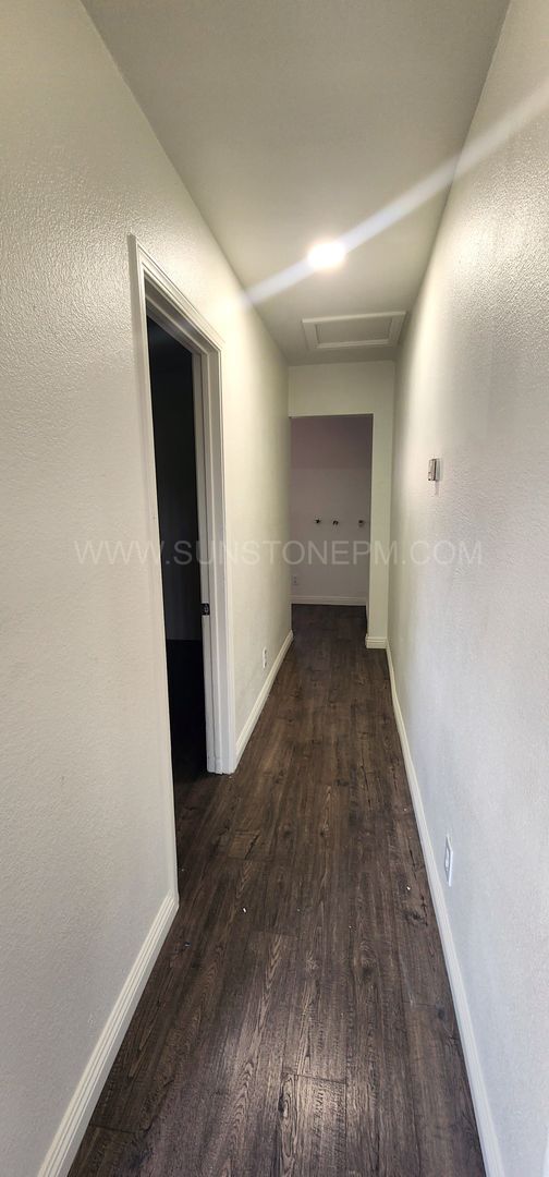 Building Photo - 3 Bedroom, 1 Bathroom