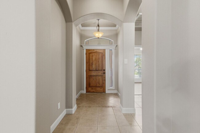 Building Photo - Spacious 3 Bed, 2 Bath House in Edelweiss Gartens Available Now!