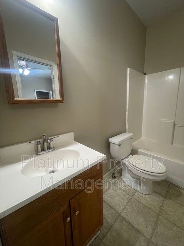 Building Photo - 22 Weyman Ave SW
