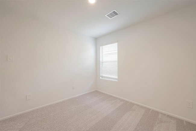 Building Photo - 1491 Las Cuevas Dr