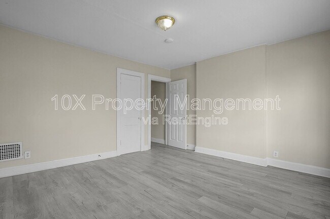 Building Photo - 1085 E 17th Ave