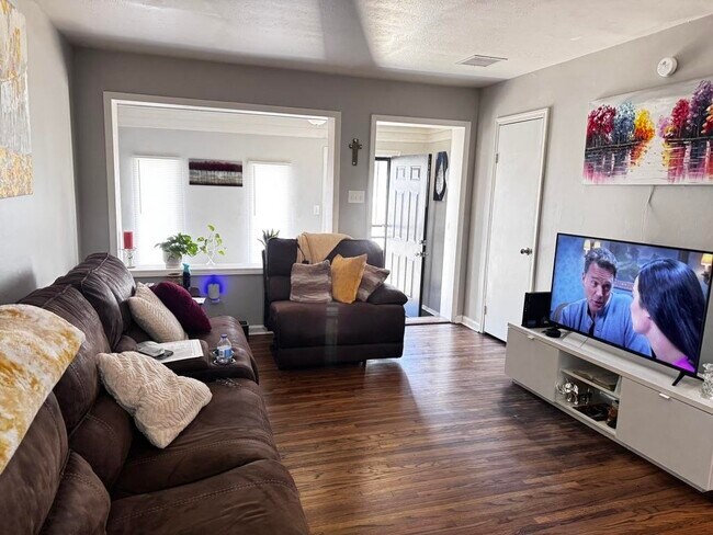 Building Photo - 3558 Kensett Dr