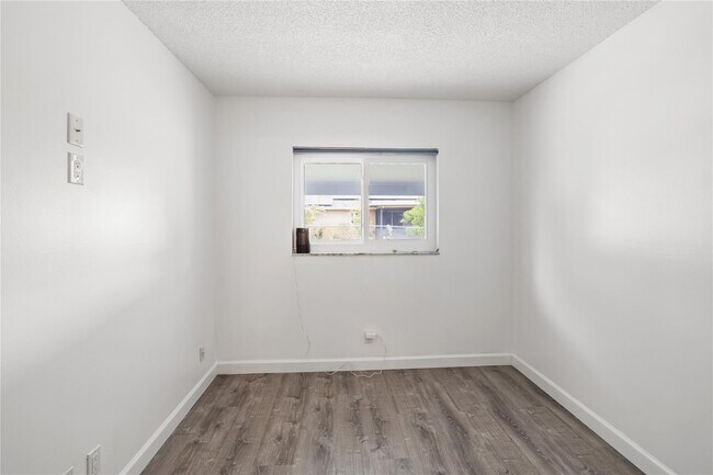 Building Photo - 6579 Country Way