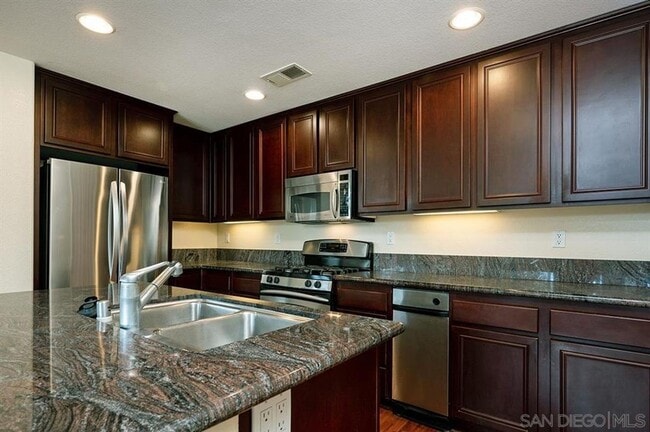 Building Photo - Gorgeous Townhome in Liberty Station!